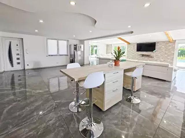 Bletterans 39140 Achat / Vente maison 7 pièces t7 piscine terrasse