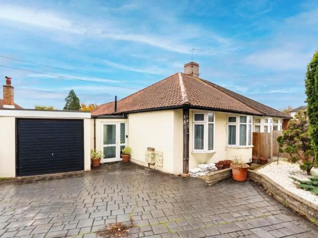 Blendon Road, Bexley, DA5 3 bed bungalow to rent £2,275 pcm £525 pw