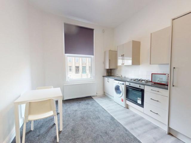 Blenheim Terrace, Leeds LS2, 1 bed flat to rent, £825 pcm | PrimeLocation