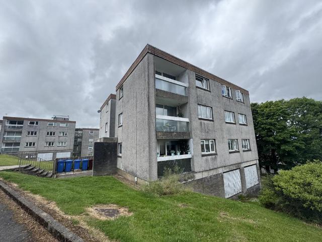 Blenheim Avenue, Glasgow, G75 2 bed flat to rent £725 pcm £167 pw