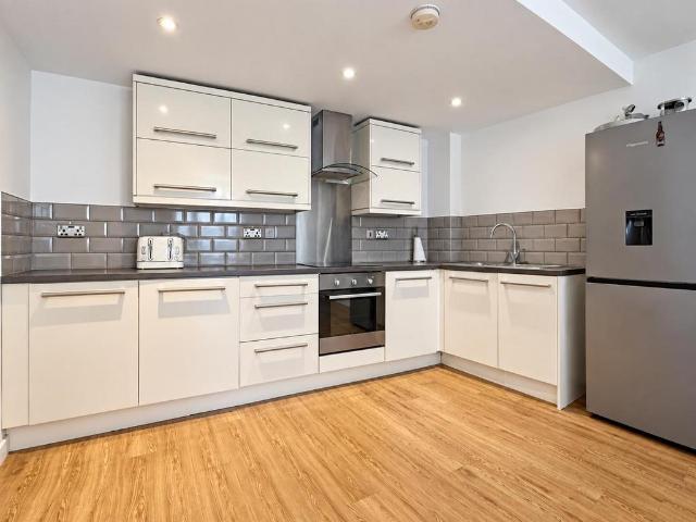 Blenheim Court, Church Street. 2 bed flat to rent £1,125 pcm £260 pw