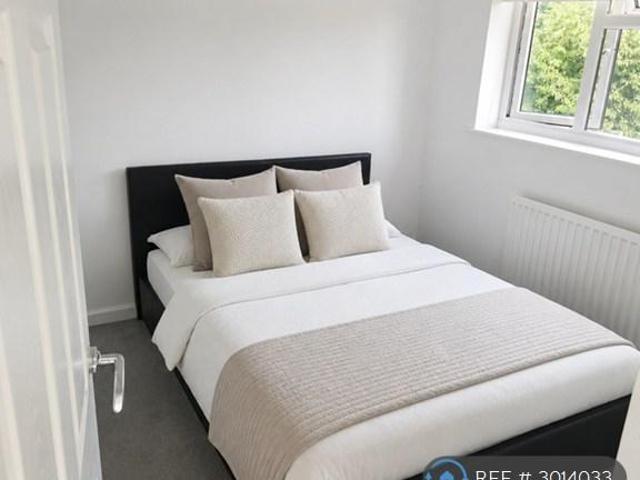 Blenheim Close, Wokingham, RG41 1 bed in a house share to rent £850 pcm £196 pw