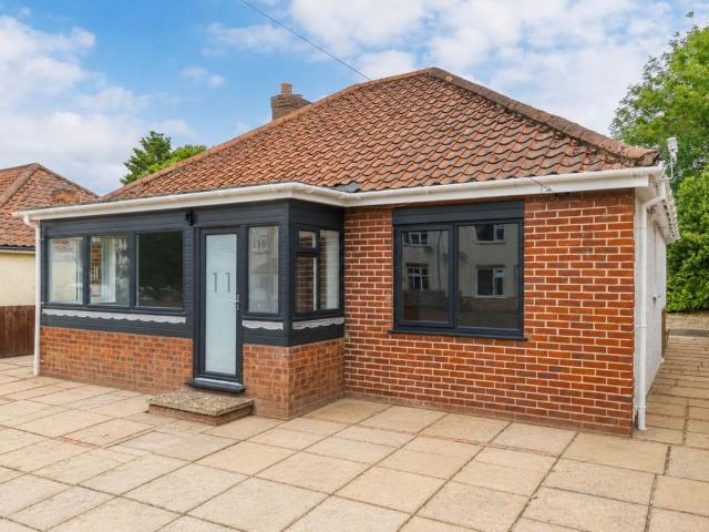 Blenheim Close, Sprowston NR7, 3 bed detached bungalow to rent, £1,500 pcm | PrimeLocation