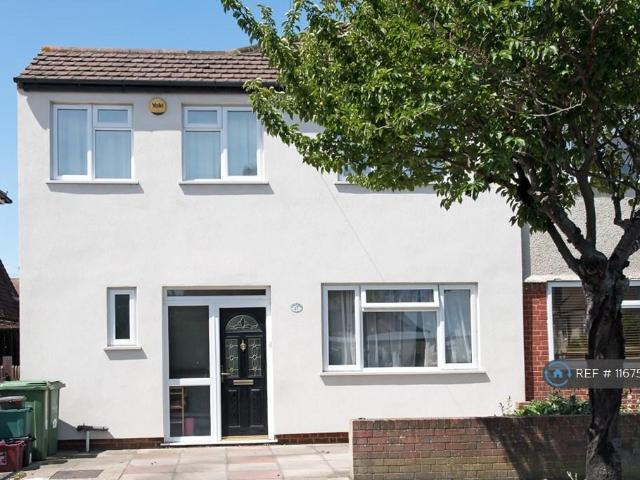 Blenheim Drive, Welling, DA16 4 bed semi detached house to rent £2,500 pcm £577 pw