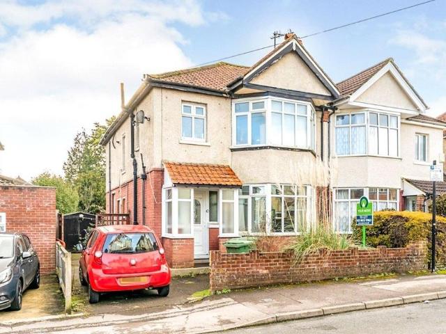 Blenheim Gardens, Hampshire SO17 4 bed house to rent £2,100 pcm £485 pw