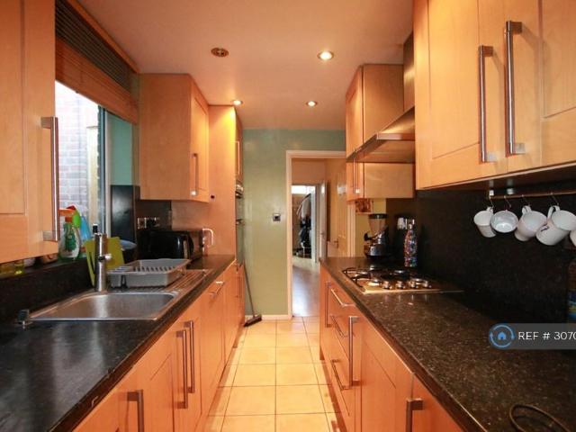 Blenheim Gardens, Reading, RG1 3 bed terraced house to rent £2,200 pcm £508 pw