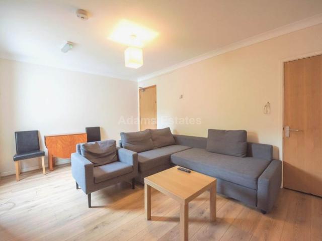 Blenheim Gardens, Reading RG1, 5 bed end terrace house to rent, £3,000 pcm | PrimeLocation