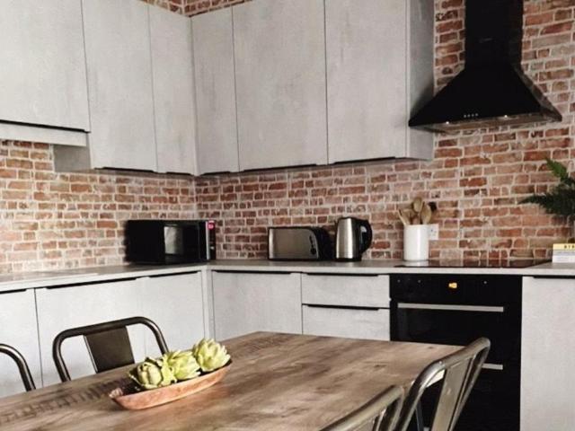 Blenheim Grove, Leeds 4 bed house to rent £2,843 pcm £656 pw