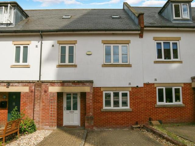 Blenheim Mews, Shenley 4 bed townhouse to rent £3,250 pcm £750 pw