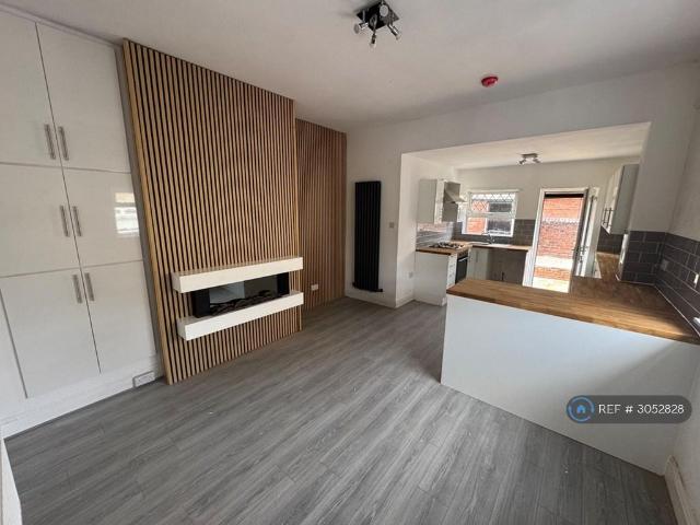 Blenheim Road, Barnsley, S70 3 bed end of terrace house to rent £1,050 pcm £242 pw