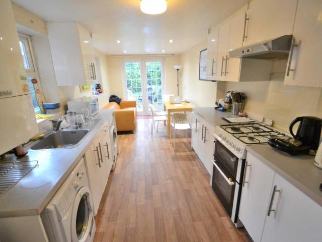 Blenheim Road, Reading 5 bed terraced house to rent £3,000 pcm £692 pw
