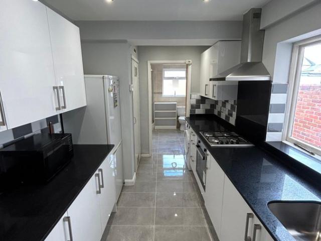 Blenheim Road, Reading RG1, 4 bed terraced house to rent, £2,700 pcm | PrimeLocation