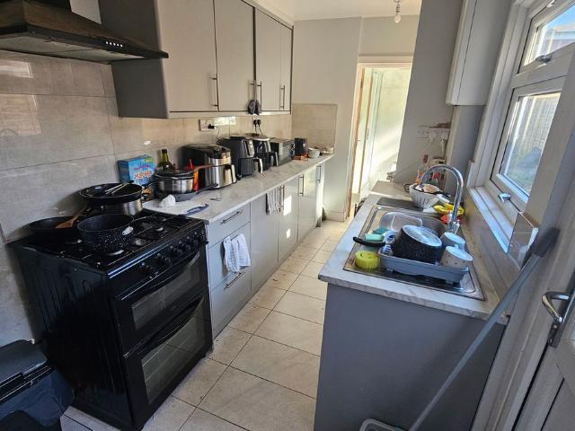 Blenheim Road, Reading RG1, 5 bed terraced house to rent, £3,000 pcm | PrimeLocation