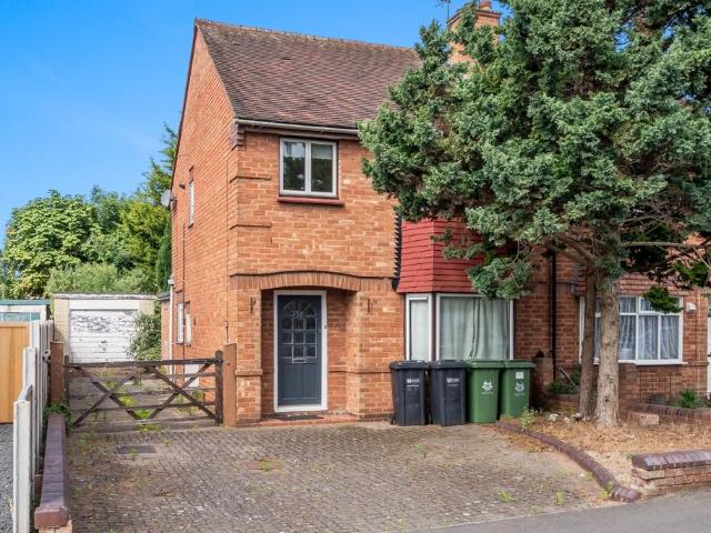 Blenheim Road, Worcester WR2 5 bed semi detached house to rent £2,900 pcm £669 pw