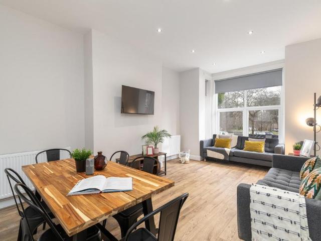 Blenheim Square, Leeds LS2 6 bed house to rent £4,108 pcm £948 pw