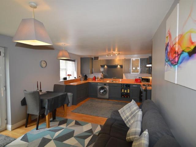 Blenheim Square, Lincoln LN1, 2 bed flat to rent, £925 pcm | PrimeLocation