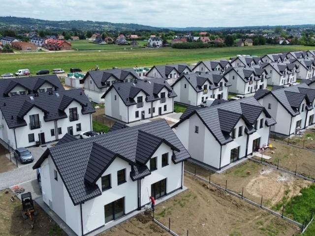 Bliźniak z dużym ogrodem, 2 miejsca, gotowy w 2026!