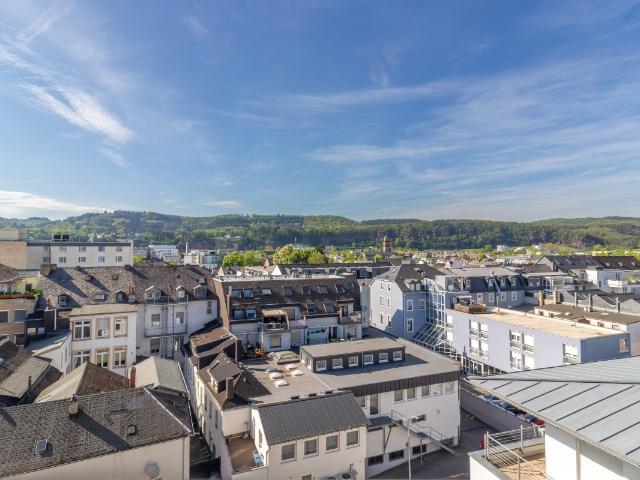 Blick über die Stadt Altersgerechte helle Penthousewohnung an der Fußgängerzone