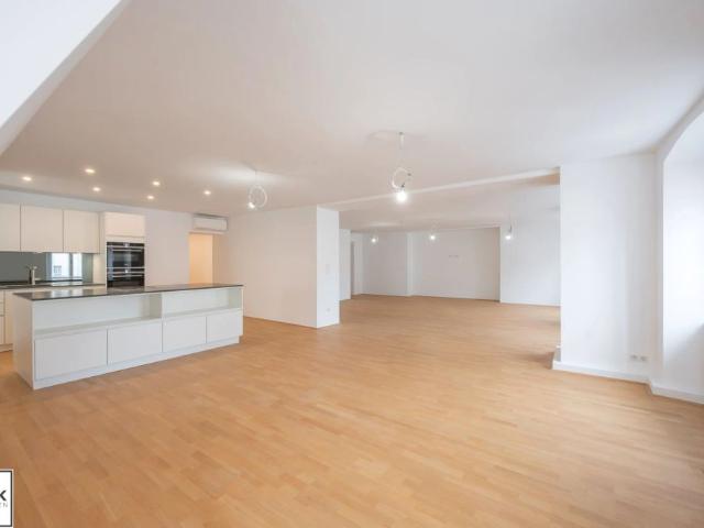 Blick zum Stephansdom: 3 Zimmer Wohnung mit großem Wohnsalon in Toplage