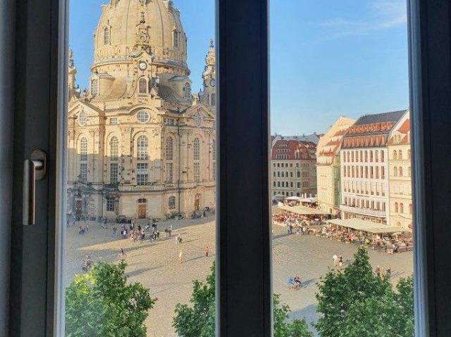 Blick zur Frauenkirche! VertrÃ¤umte und exklusive Stadtwohnung mit groÃer Terrasse
