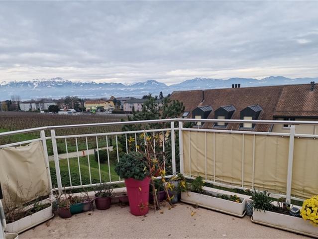 BLICK AUF DEN SEE! SCHÖNE 4,5 ZIMMER WOHNUNG + KÜCHE + ZWISCHENGESCHOSS