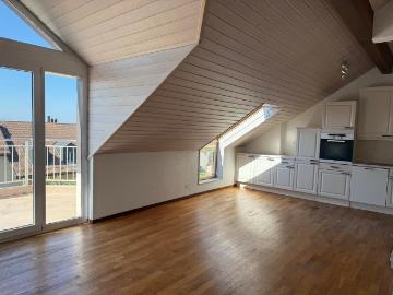 BLICK AUF DEN SEE! SCHÖNE 4,5 ZIMMER WOHNUNG + KÜCHE + ZWISCHENGESCHOSS