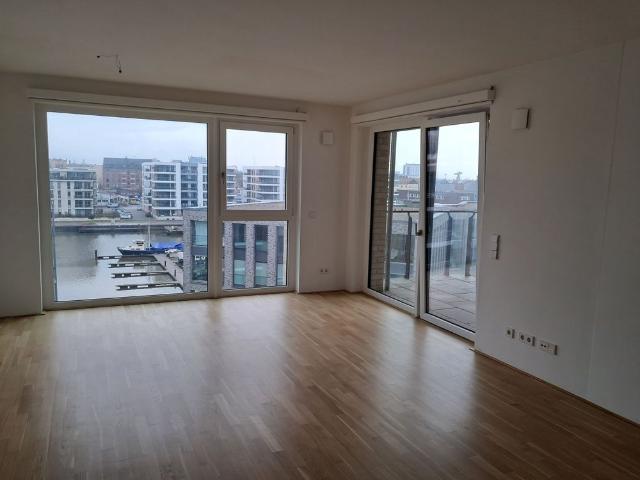 Blick auf die Marina! 2 Zimmer mit EBK, FBH & Balkon!