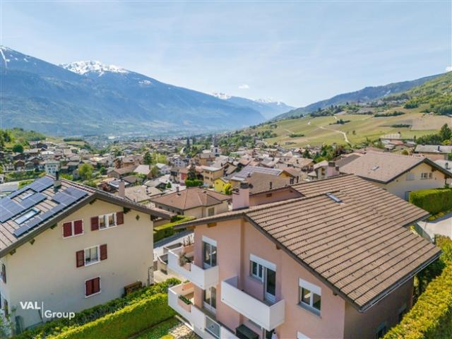 Blick auf die Gipfel und den Charme des Dorfes