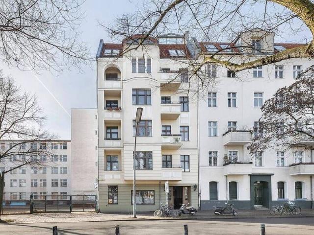 Blick aufs Maybachufer: Wunderschöner 2 Zimmer Altbau
