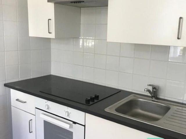 Blick ins Grüne! Zentrumsnahe Loggia Wohnung – WG geeignet! Garagenplatz!