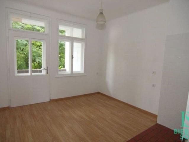 Blick ins Grüne! Zentrumsnahe Loggia Wohnung WG geeignet! Garagenplatz!