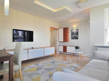 Blisko parku apartament z balkonem oraz garażem