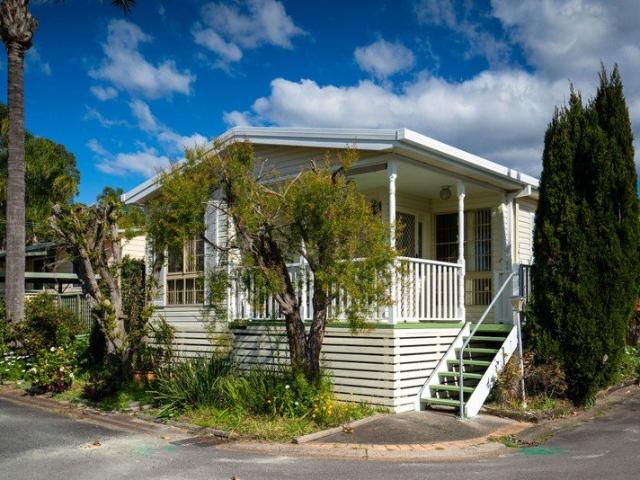 Bliss Cottage Sunlit, relaxed over 55's living in Bonnells Bay
