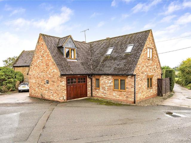 Bliss Lane, Flore, Northampton. 2 bed semi detached house to rent £1,850 pcm £427 pw