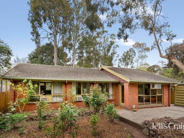 Blissful lifestyle potential with self contained living in leafy cul de sac