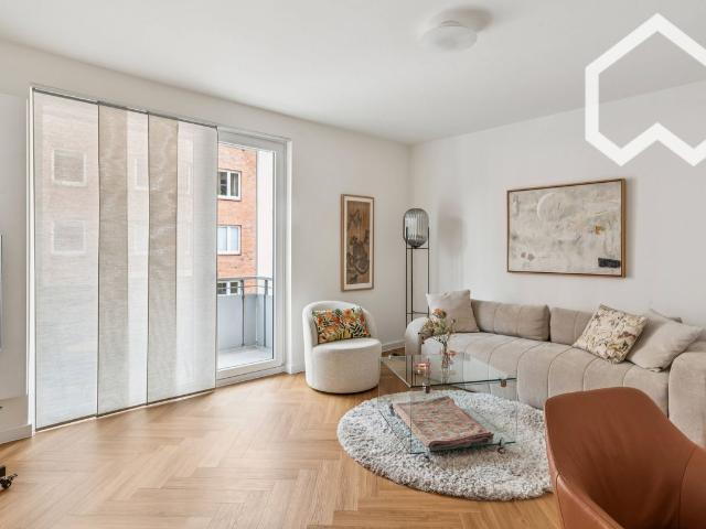 Blücherplatz Quarter, quiet street with period buildings: 50 sqm with balcony, 15 minutes walk to the Förde, Kiel Amsterdam Apartments for Rent