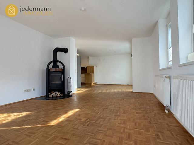 BLUDESCH: CHARMANTE, GERÄUMIGE 4 ZIMMER WOHNUNG MIT TOLLEM WOHNFLAIR!