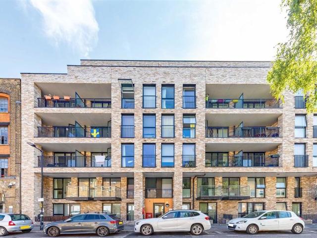 Blue Anchor Lane, Bermondsey SE16, 2 bed flat to rent, £2,600 pcm | PrimeLocation