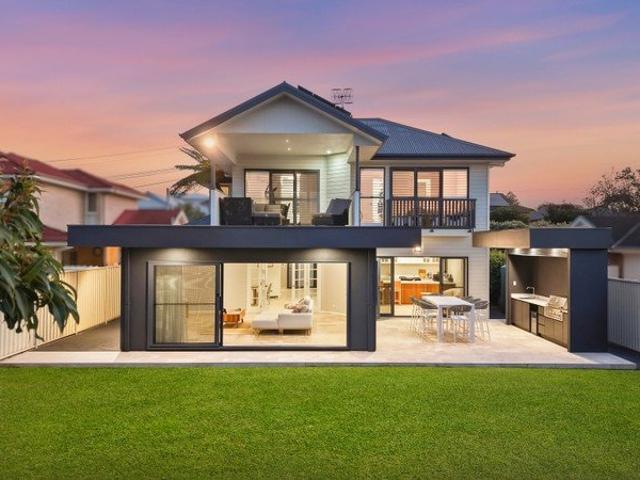 Blue Bay family living with space to entertain