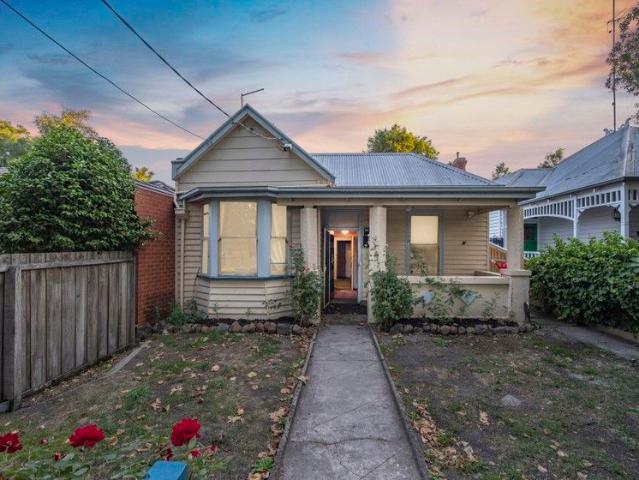 Blue Chip Central Opportunity Walk to Lake & CBD