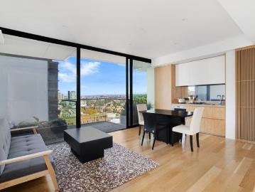 Blue Chip One Bedroom Apartment in Iconic 'One Central Park'