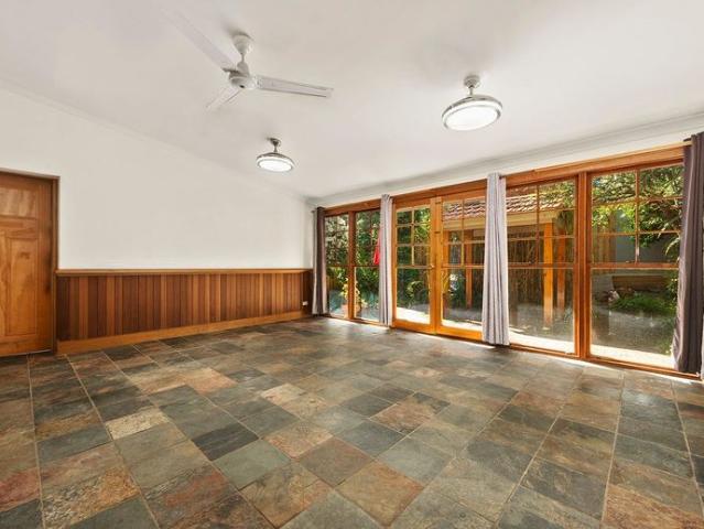 Blue chip location with basic garden maintenance