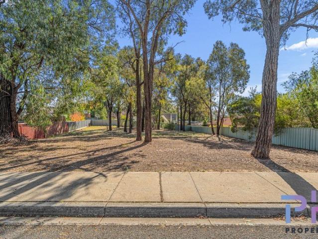 BLUE CHIP LAND OPPORTUNITY IN ELITE STRATHDALE POCKET!