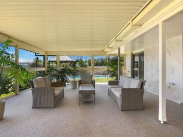 Blue chip macadamia farm with two separate home