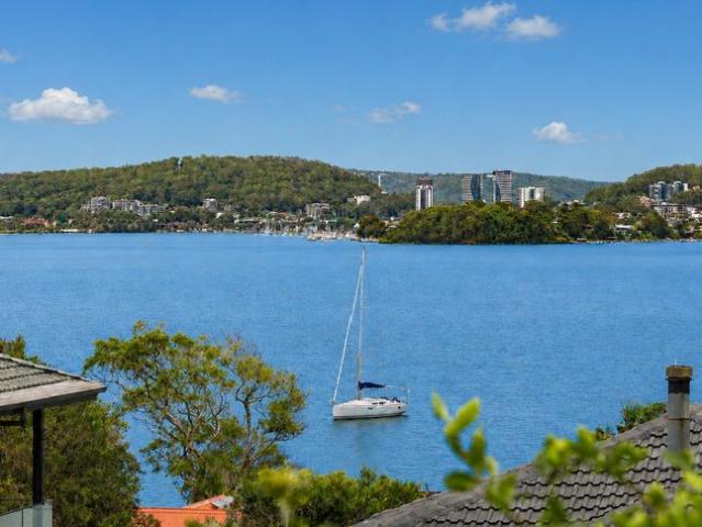Blue Chip Site on 988sqm | Outstanding Water Views