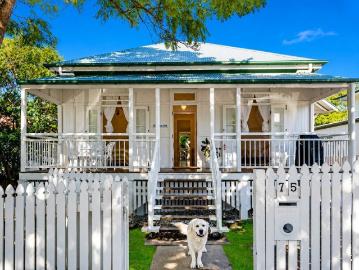 Stylish Home in Blue Chip Quality Street, Stroll to South City SQ