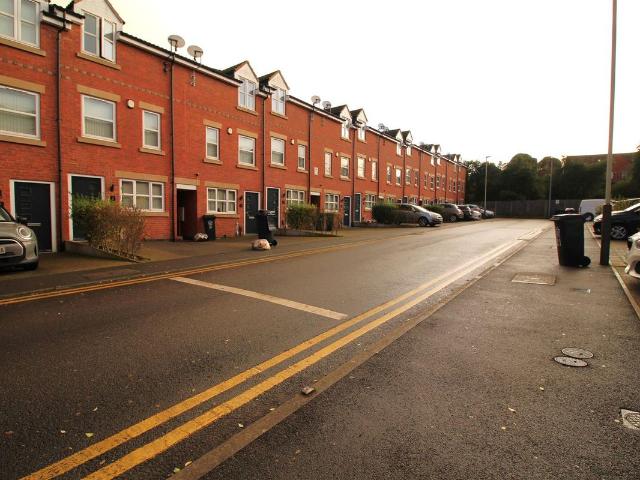Blue Fox Close, Leicester LE3, 4 bed property to rent, £2,063 pcm | PrimeLocation