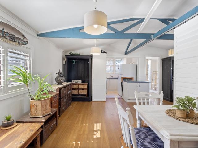 Blue Haven, 1a Kawana Avenue