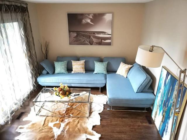 Blue Quill 3 Bedroom Townhouse close to Century Park LRT