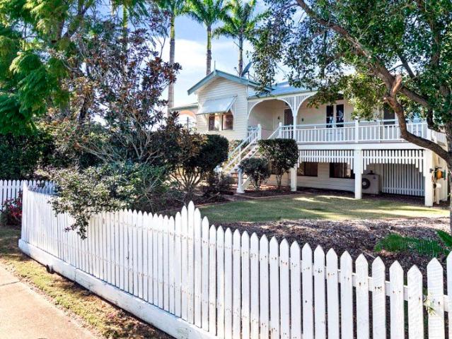 Blue Ribbon Doon Villa Living with Timeless Queenslander Charm